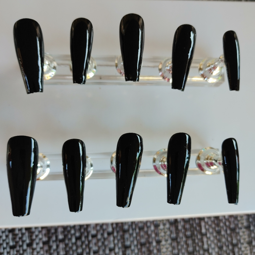 Press on nails
